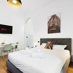 Appartamento Elegance&comfort I Balcony I Metro 200m