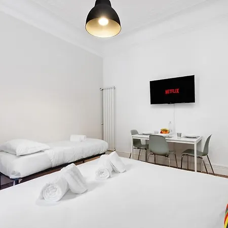 Elegance&comfort I Balcony I Metro 200m Appartamento