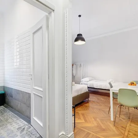 Appartamento Elegance&comfort I Balcony I Metro 200m *