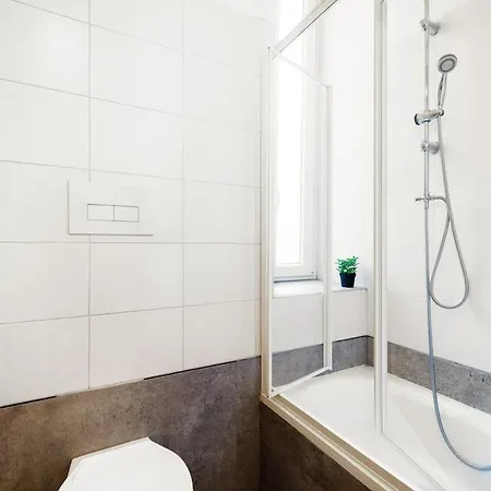 Elegance & Comfort I Balcony I Metro 200m