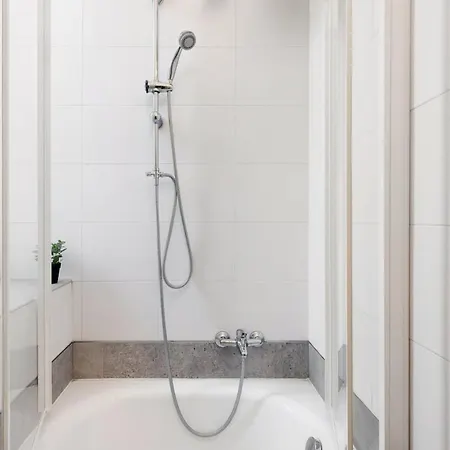 Elegance & Comfort I Balcony I Metro 200m מילאנו
