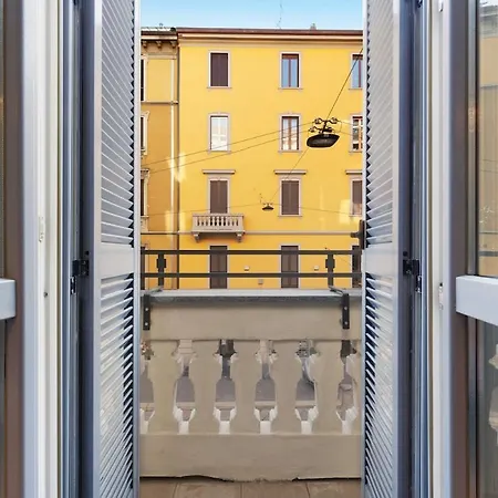 Elegance & Comfort I Balcony I Metro 200m * מילאנו